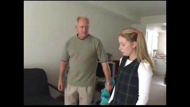 18 летняя непослушная дочь воспитывается у отца с помощью секса